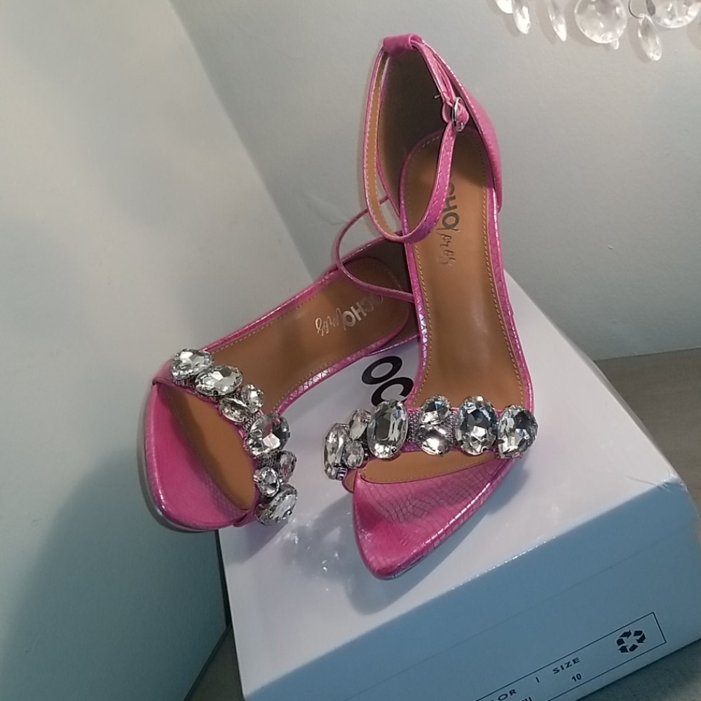Shoes - Picture 6 of 8